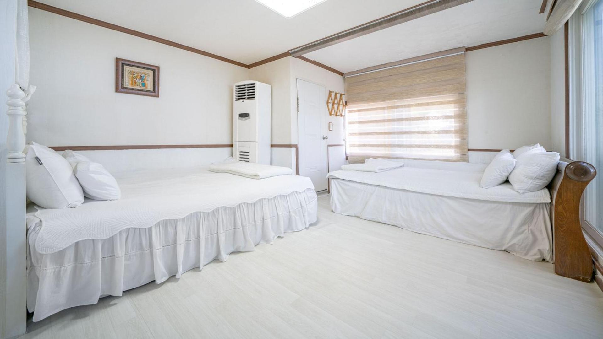 Namhae Baramundeok Pension Room photo