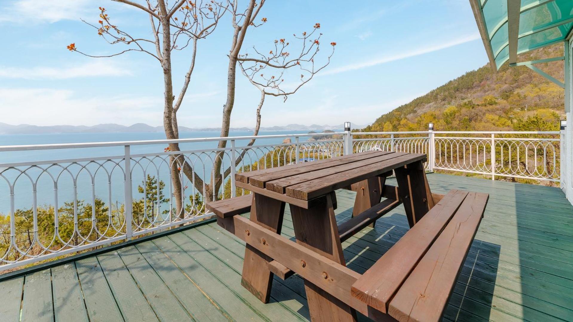 Namhae Baramundeok Pension Room photo