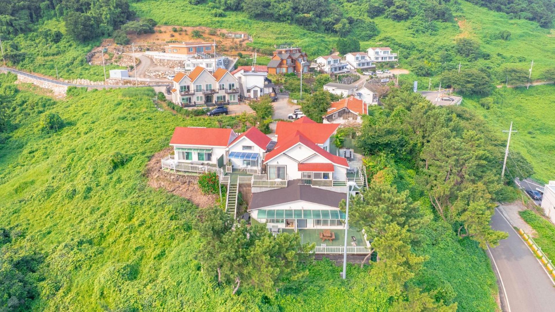 Namhae Baramundeok Pension Exterior photo